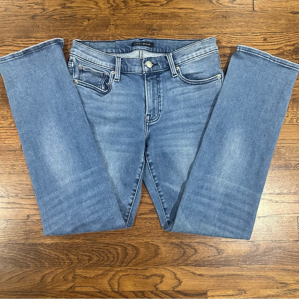 6/28 A - Lucky Brand Jeans Mid Rise Sweet Straight